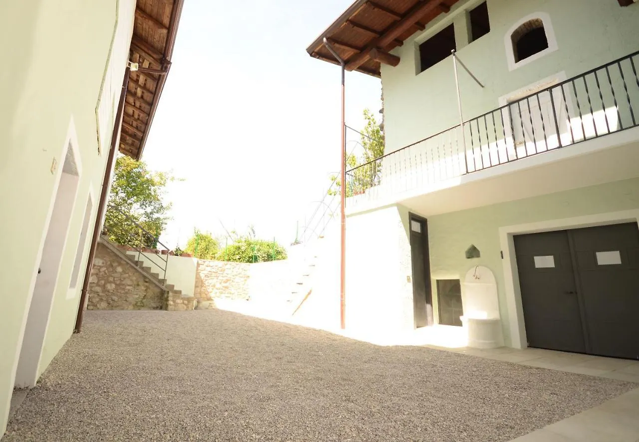 Corte Vezzola Trilocale Tommaso Apartment Puegnago del Garda Italy