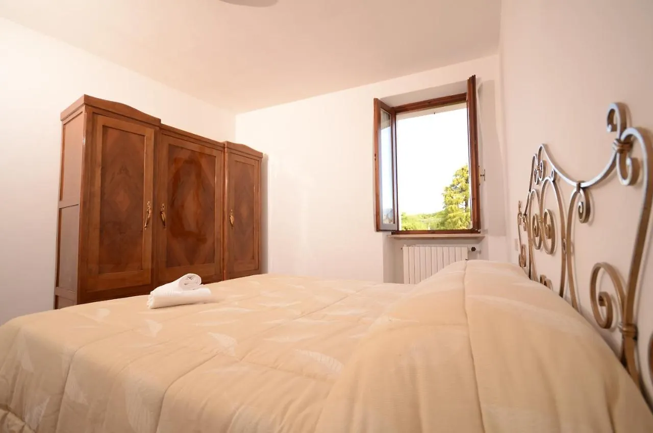 Corte Vezzola Trilocale Tommaso Puegnago del Garda 0*,  Italy