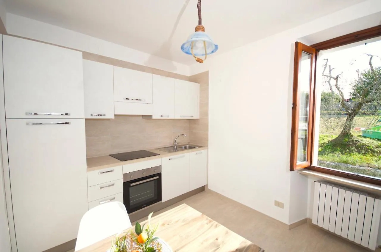 Corte Vezzola Trilocale Tommaso Puegnago del Garda 0*,