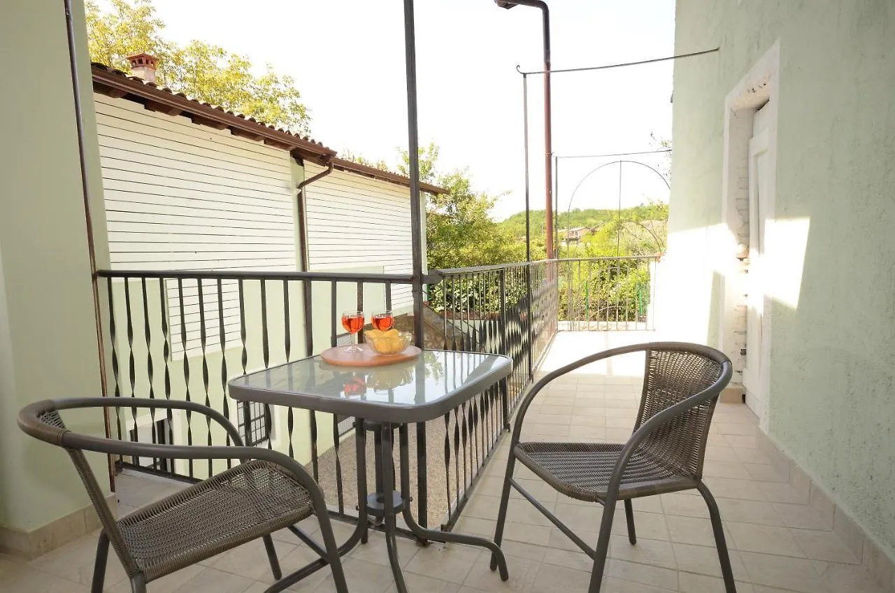 Apartment Corte Vezzola Trilocale Tommaso Puegnago del Garda