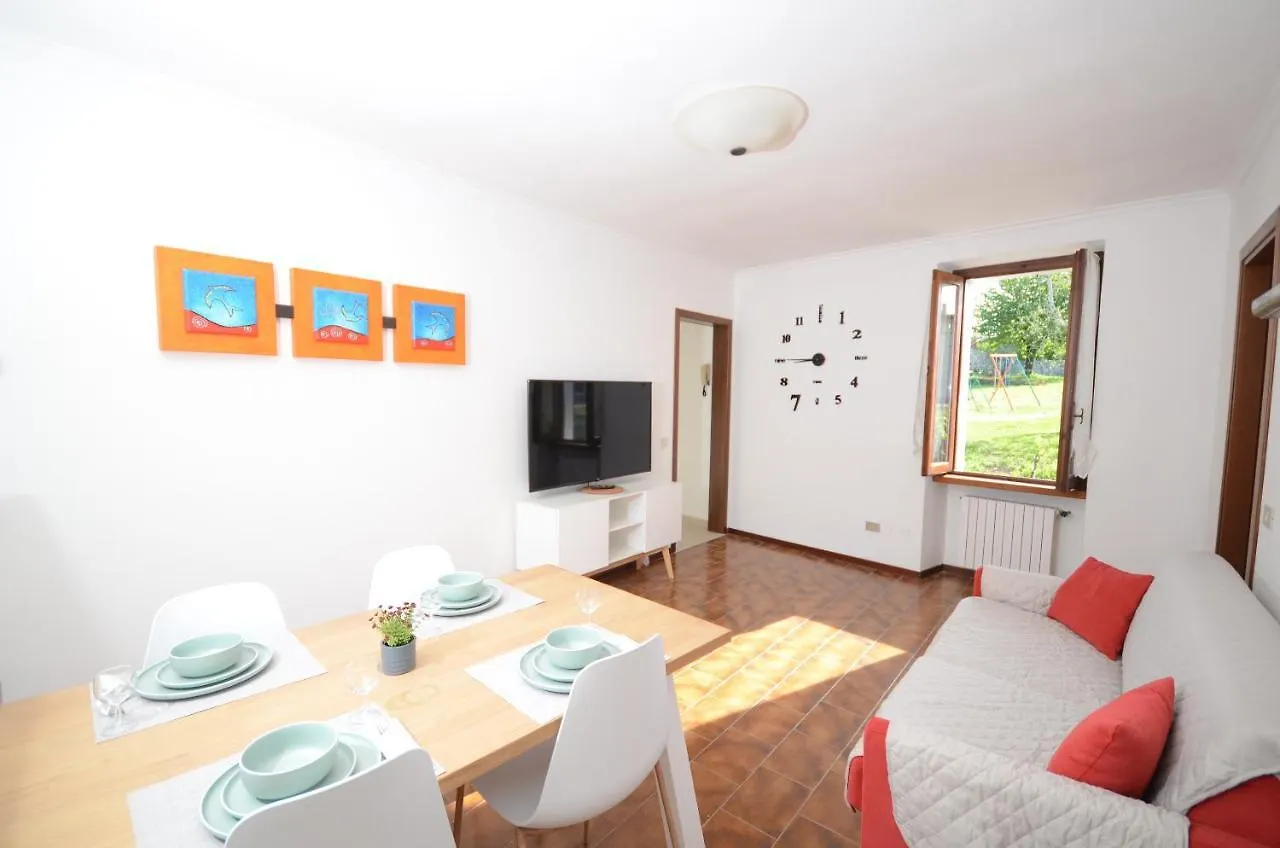 Apartment Corte Vezzola Trilocale Tommaso Puegnago del Garda